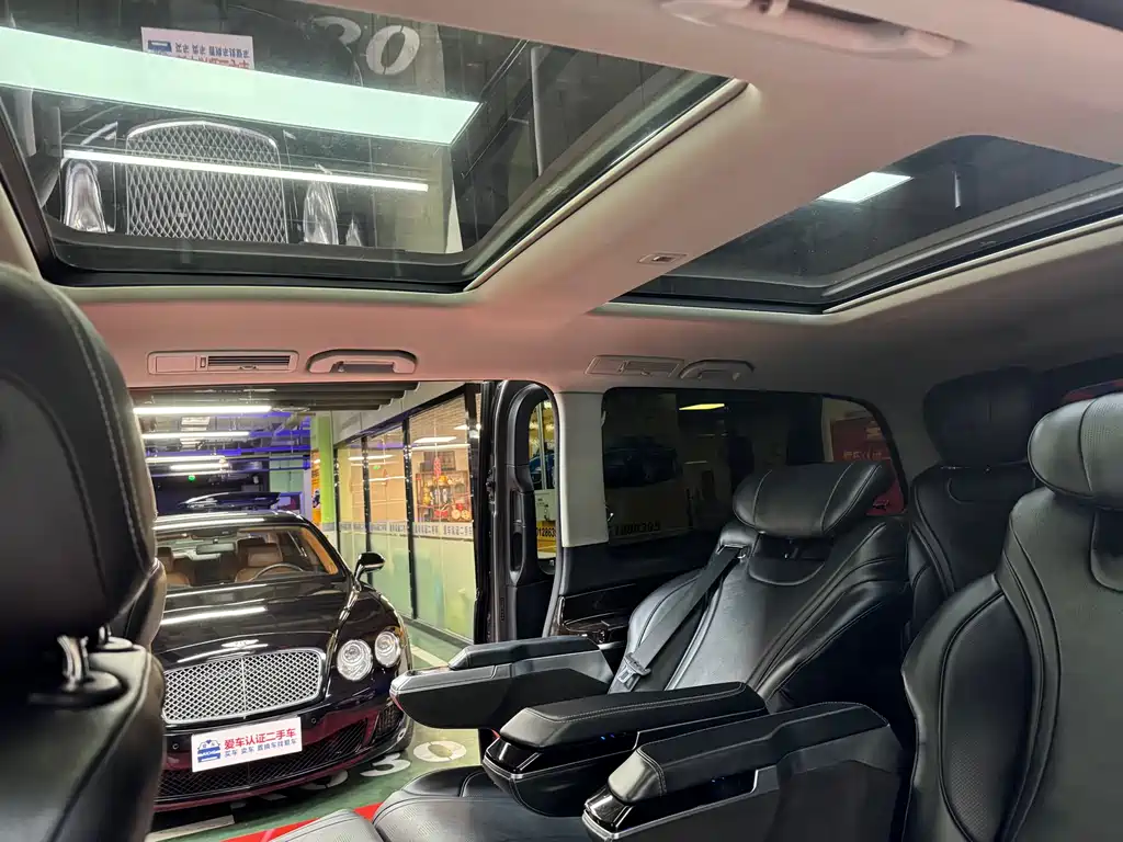 Mercedes-Benz V-Class 2018 — фото 40