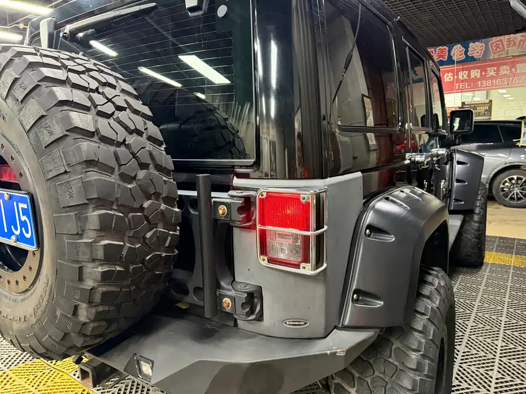 Jeep Wrangler 2012 — фото 45