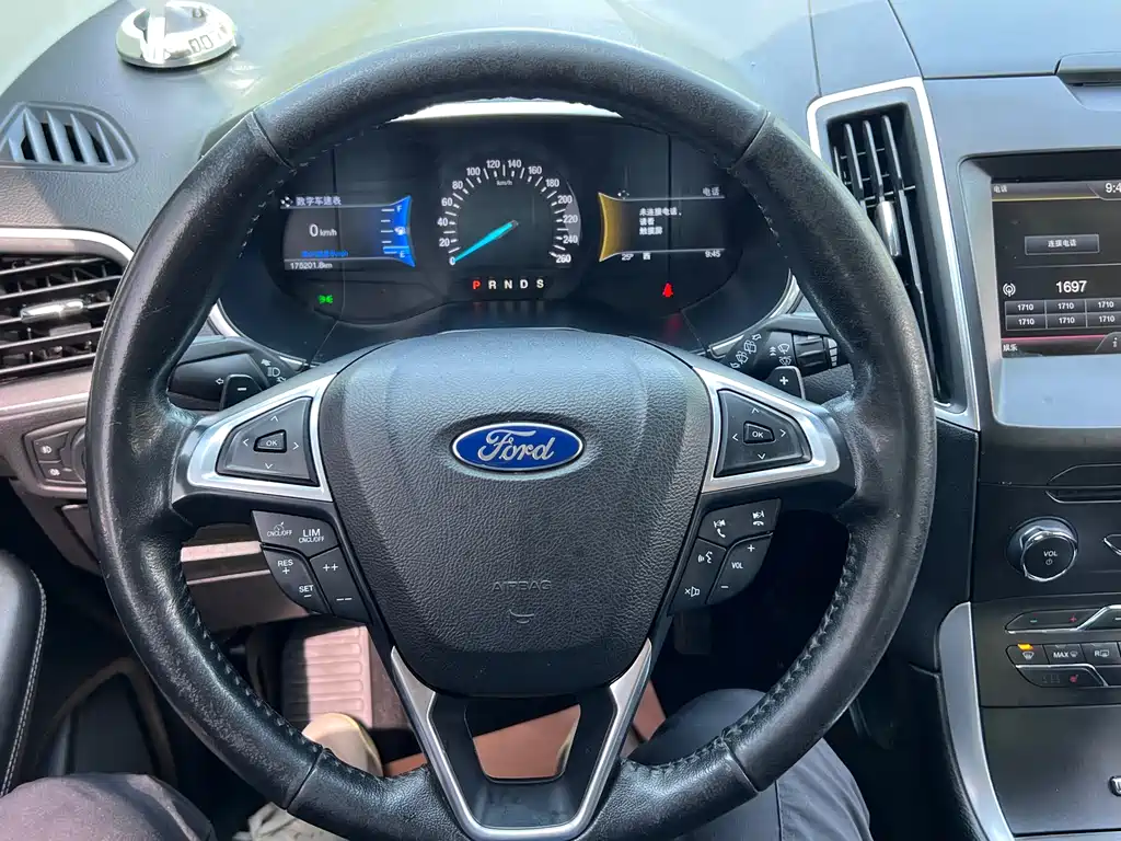 Ford Edge 2016 — фото 6
