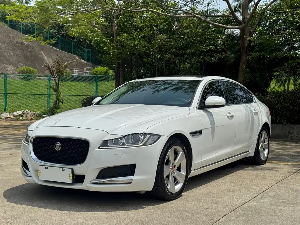 Jaguar XFL 2017 — фото 1
