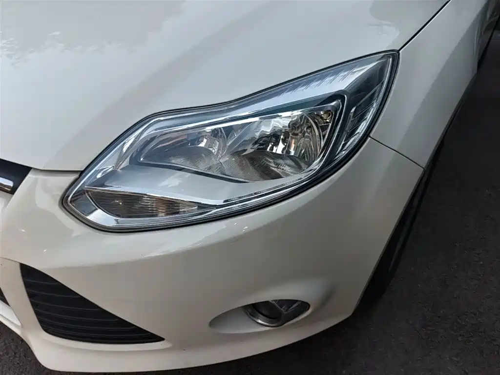 Ford Focus 2014 — фото 18