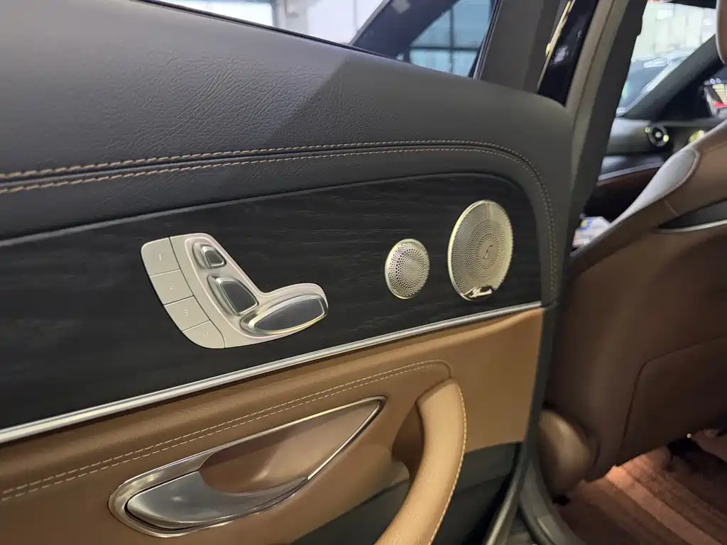 Mercedes-Benz E-Class 2023 — фото 6