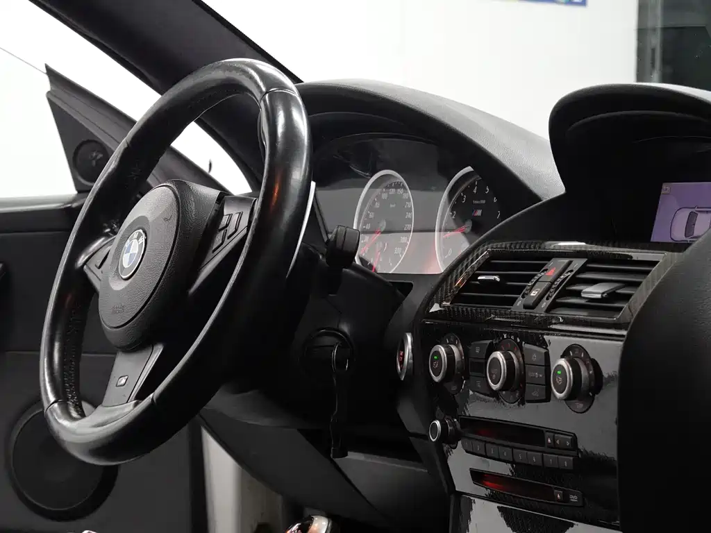 BMW M6 2008 — фото 12