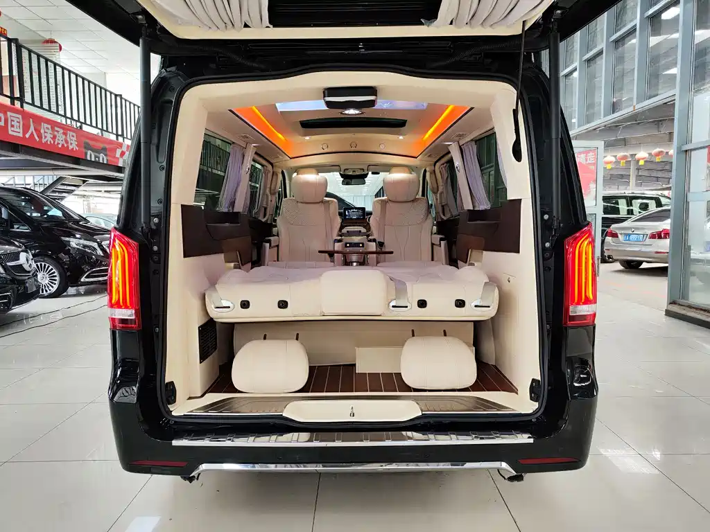 Mercedes-Benz V-Class 2019 — фото 32