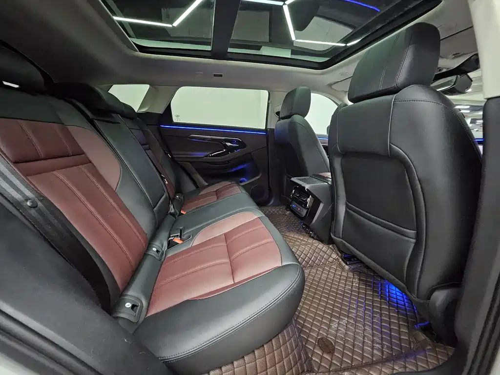 Land Rover Evoque 2023 — фото 16