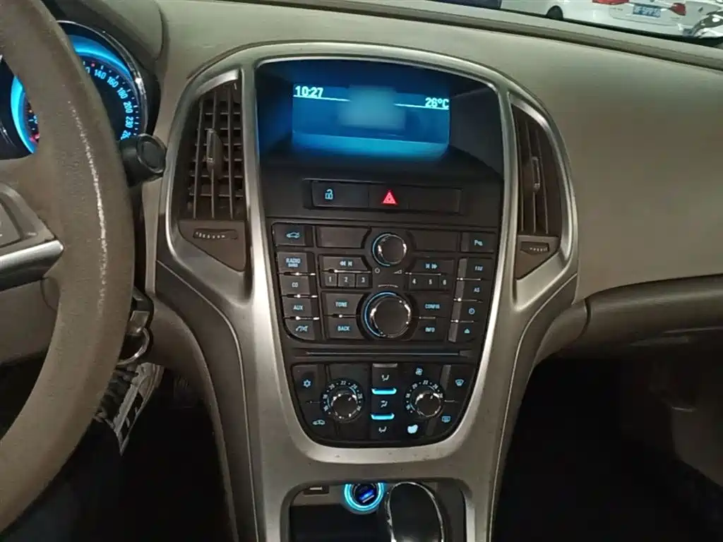 Buick Excelle 2015 — фото 10