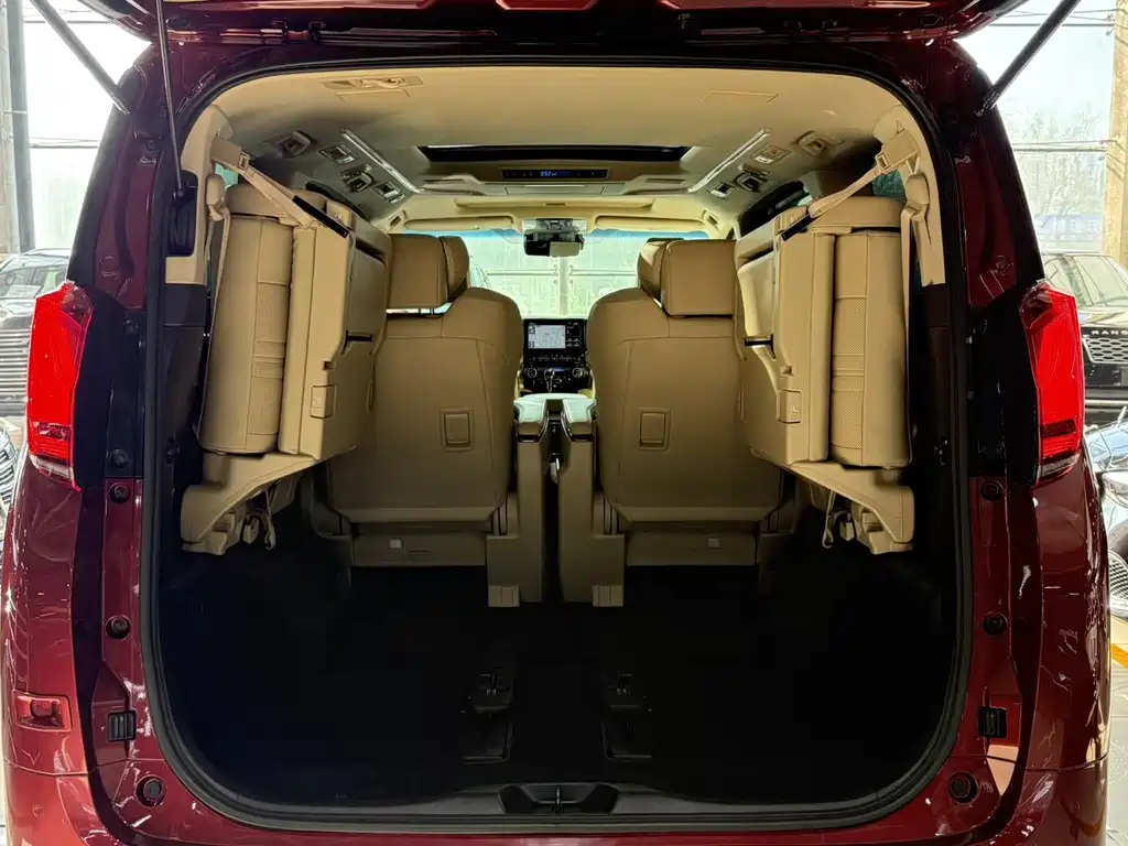 Toyota Alphard 2022 — фото 16