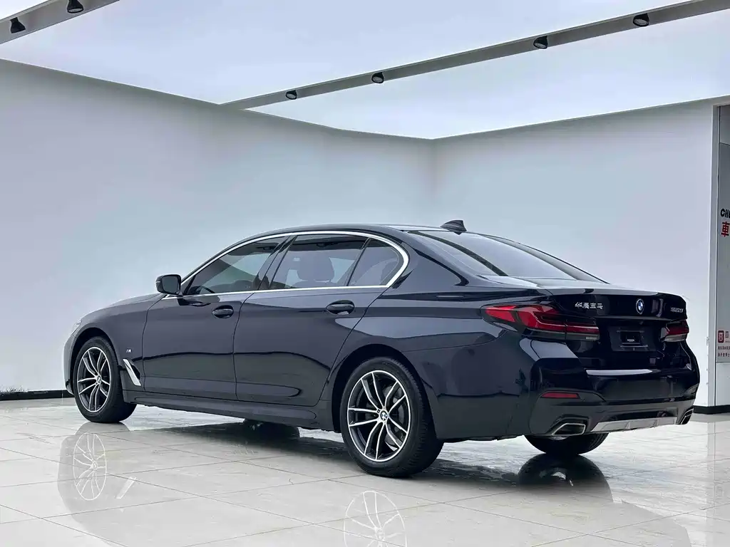 BMW 5 Series 2021 — фото 12