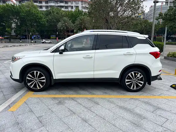GAC Trumpchi GS4 2015