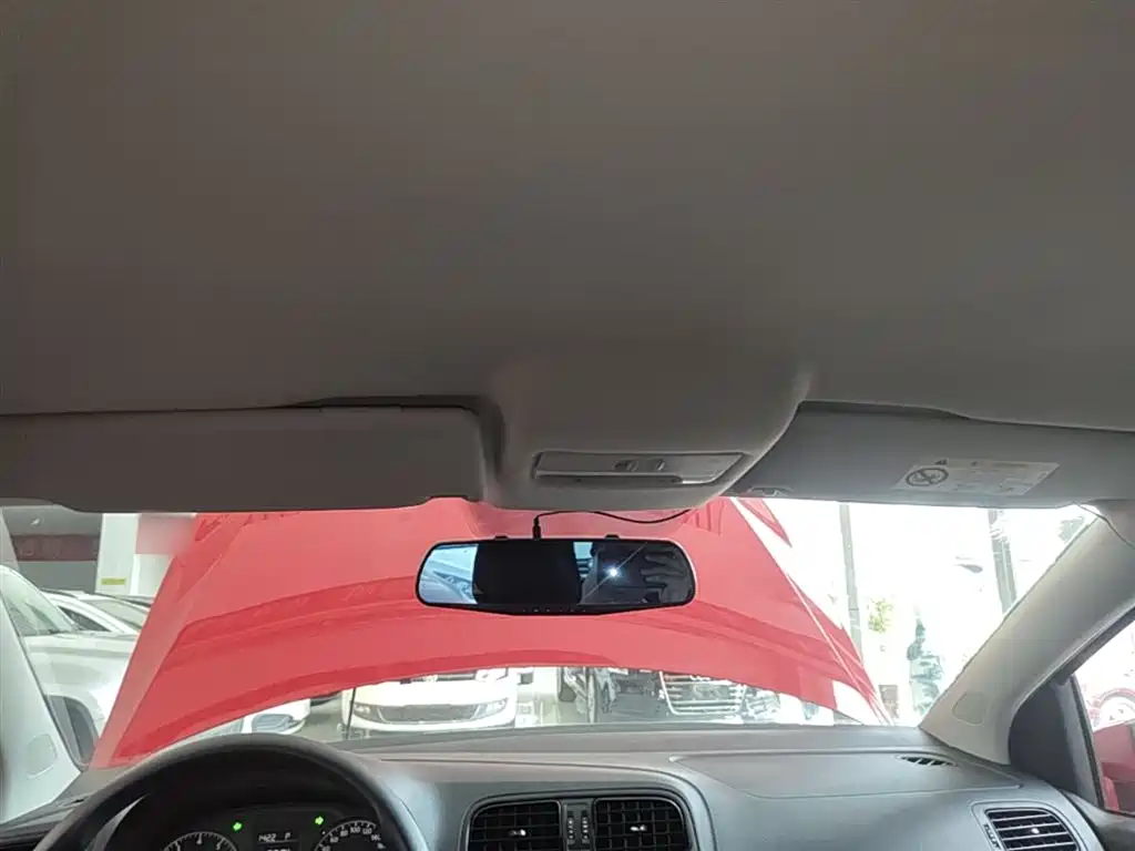 Volkswagen Polo 2017 — фото 18