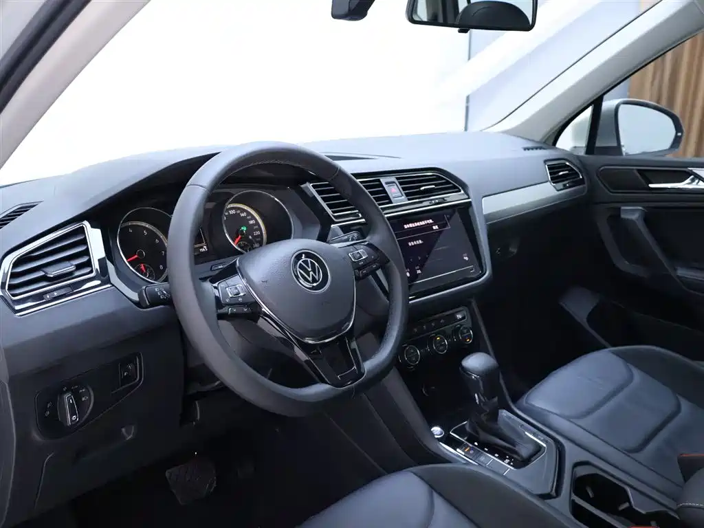 Volkswagen Tiguan L 2021 — фото 11