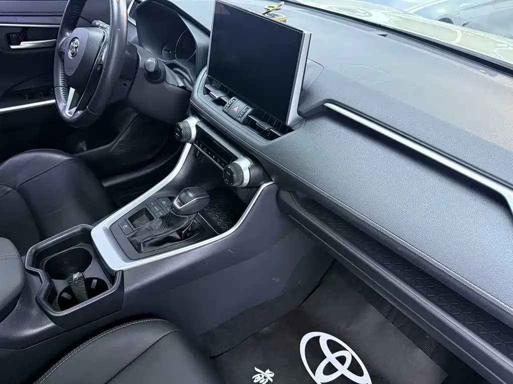 Toyota Wildlander 2022 — фото 10