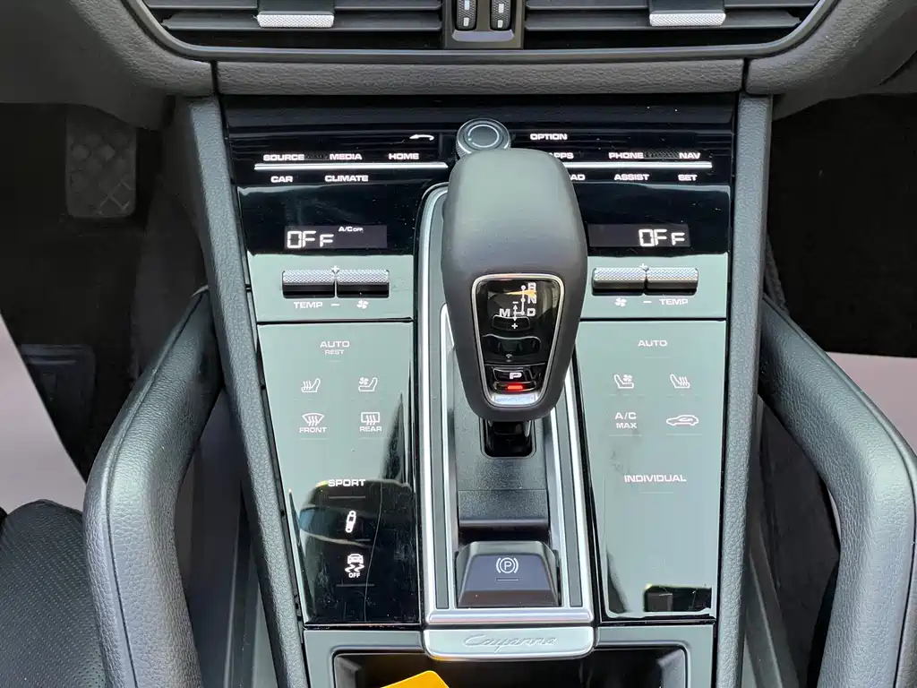 Porsche Cayenne 2022 — фото 19