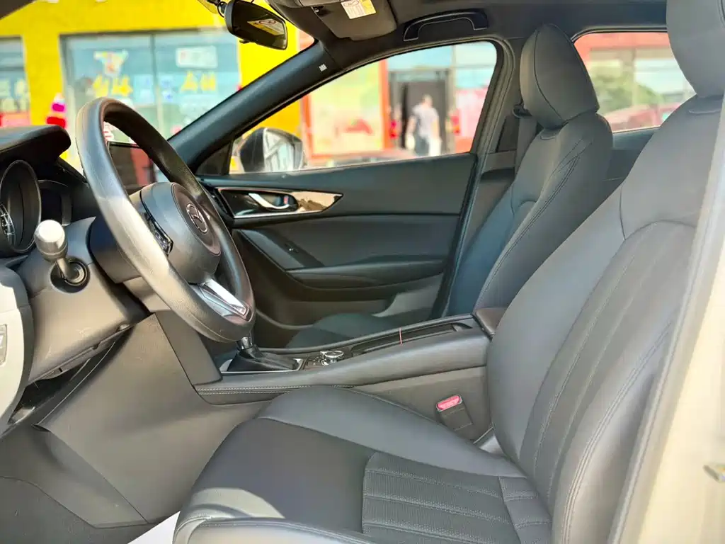 Mazda CX-4 2023 — фото 10