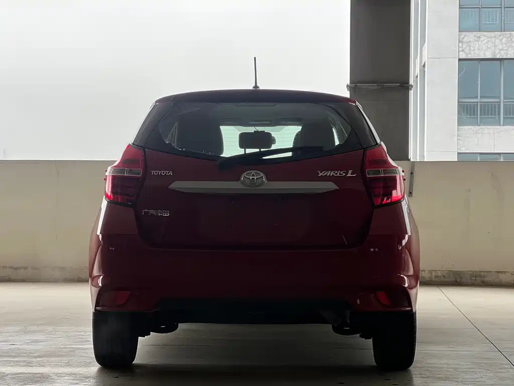 Toyota Yaris L 2020 — фото 8