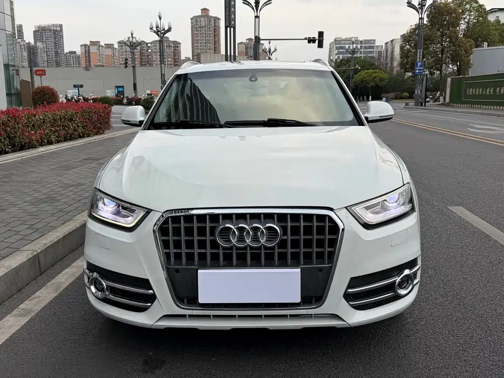 Audi Q3 2015 — фото 12