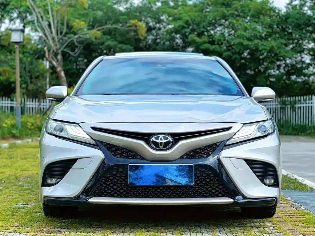 Toyota Camry 2020 — фото 1