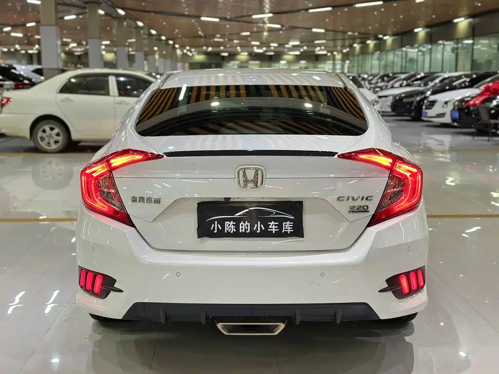 Honda Civic 2019 — фото 8