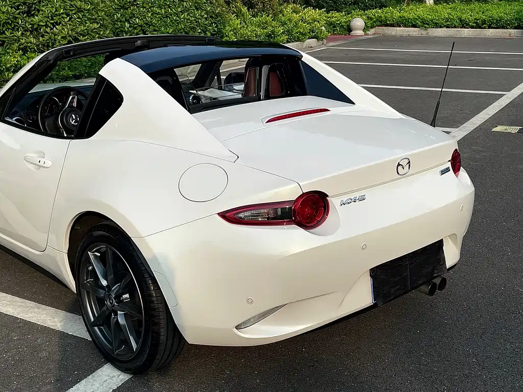 Mazda MX-5 2018 — фото 16