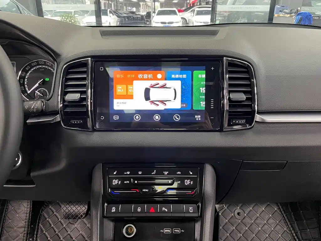 Skoda Karoq 2021 — фото 10