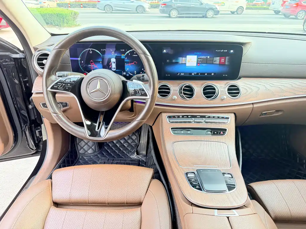 Mercedes-Benz E-Class 2023 — фото 12
