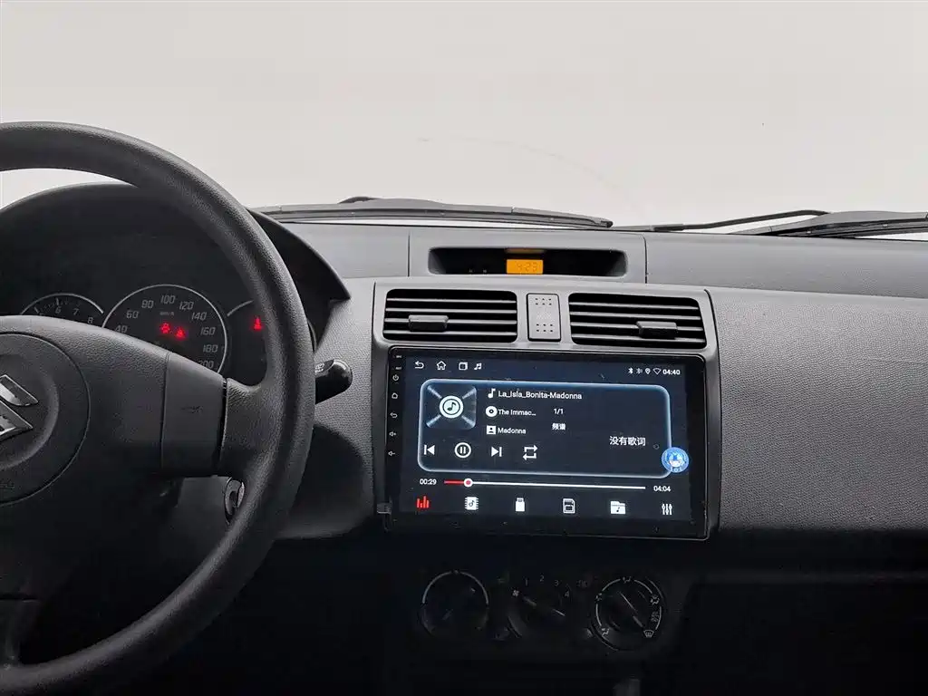 Suzuki Swift 2015 — фото 12
