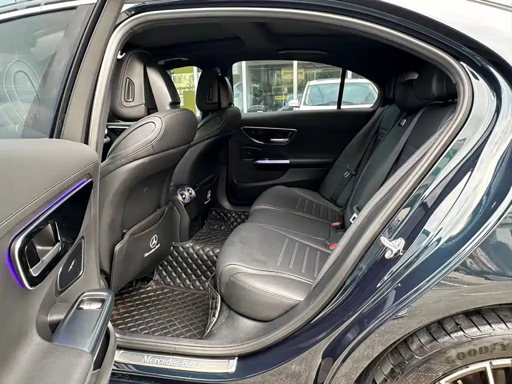 Mercedes-Benz C-Class 2023 — фото 4