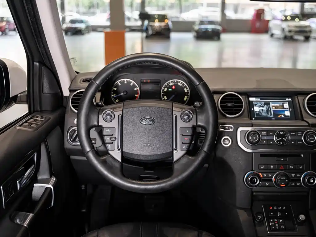 Land Rover Discovery 2016 — фото 11