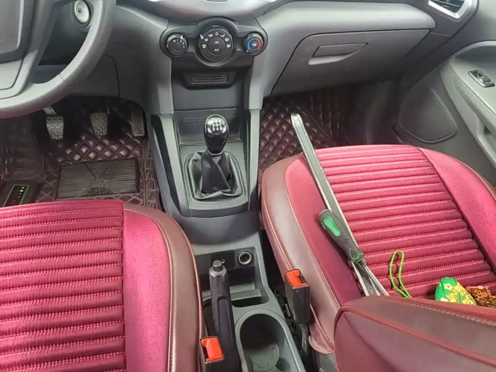 Ford Ecosport 2017 — фото 14