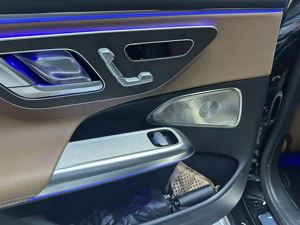 Mercedes-Benz E-Class 2025 — фото 17