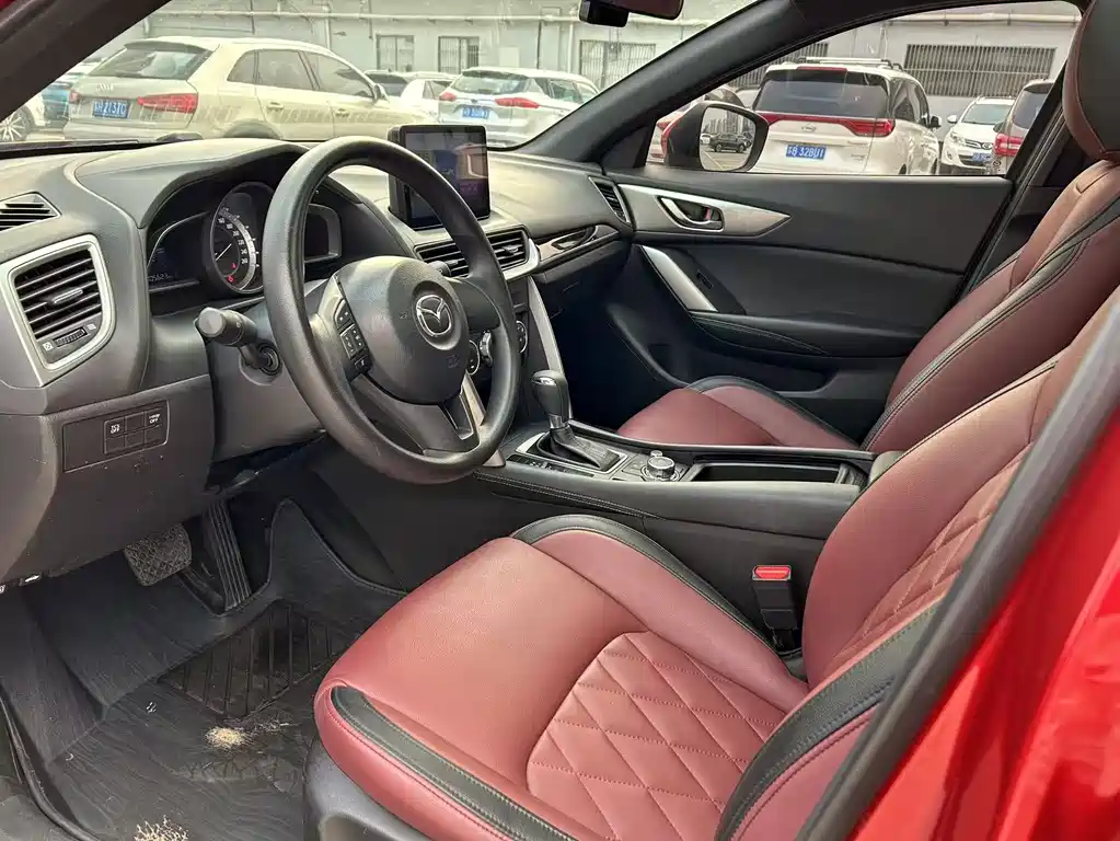 Mazda CX-4 2017 — фото 14