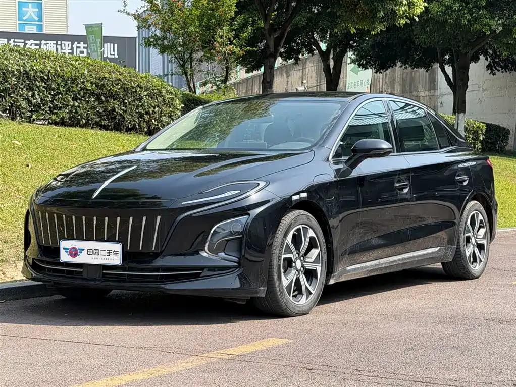 Hongqi E-QM5 2023