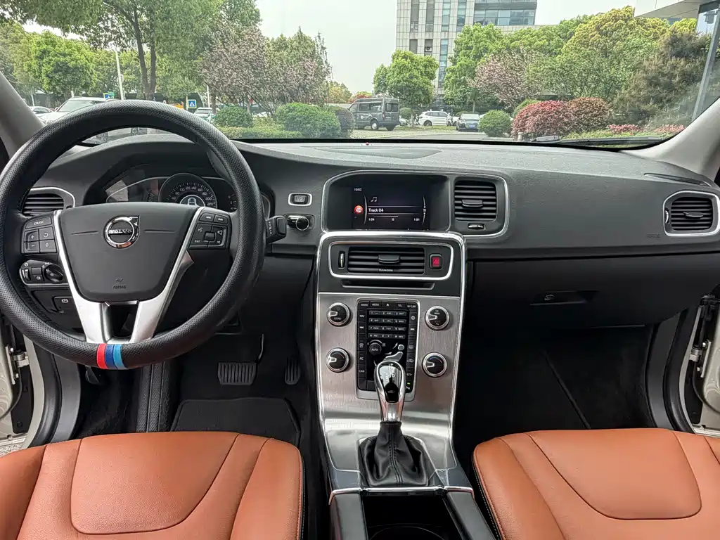 Volvo S60 2019 — фото 12