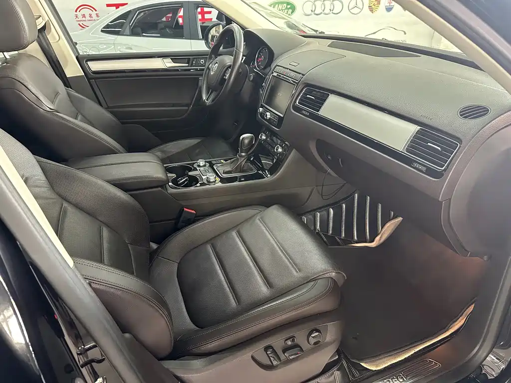 Volkswagen Touareg 2018 — фото 11