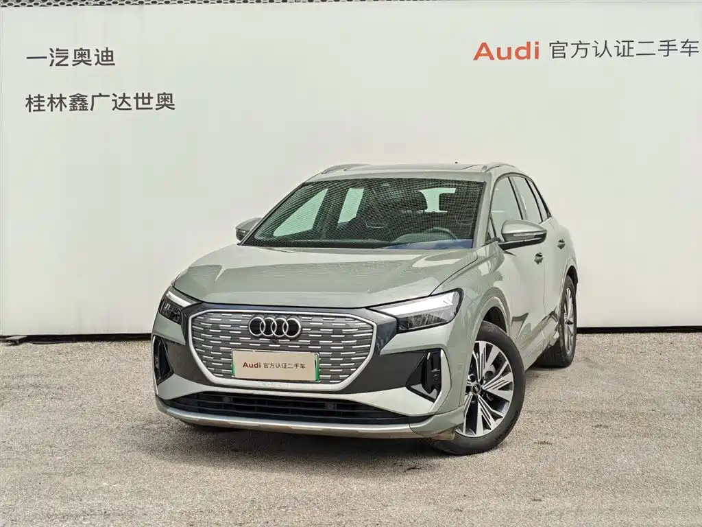 Audi Q4 e-tron 2025 — фото 1