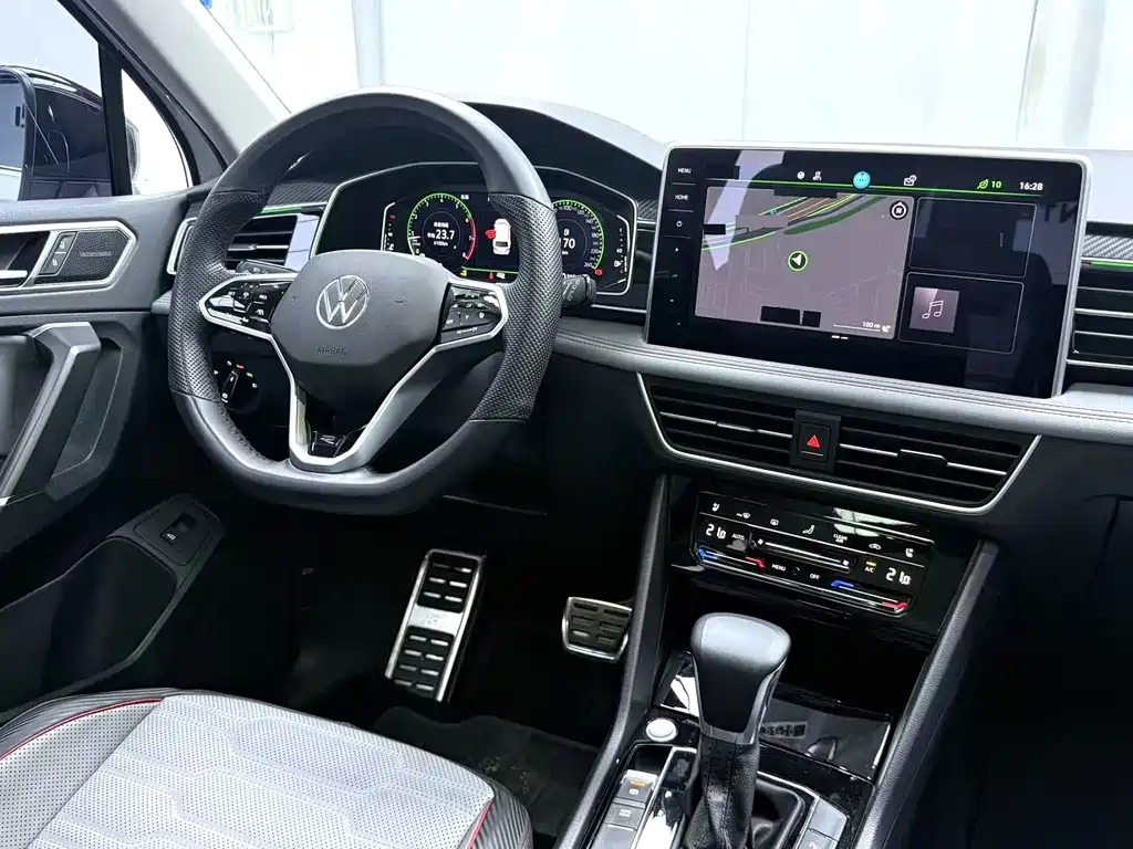 Volkswagen Tiguan L 2024 — фото 9
