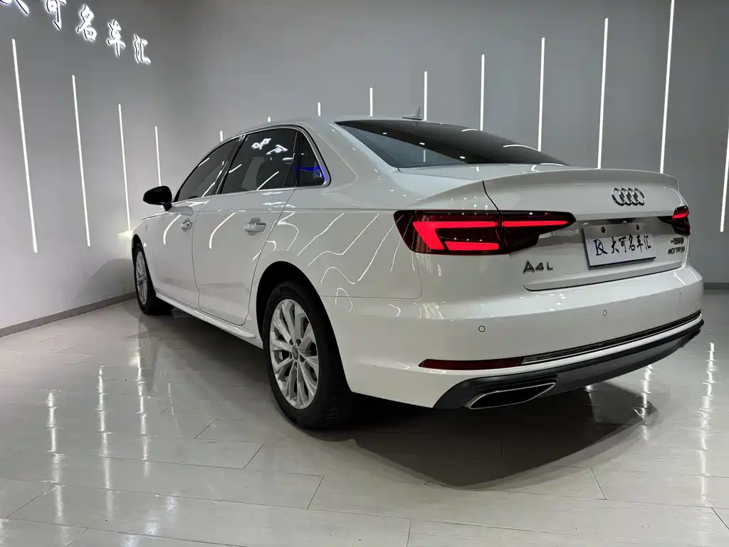 Audi A4L 2022 — фото 9