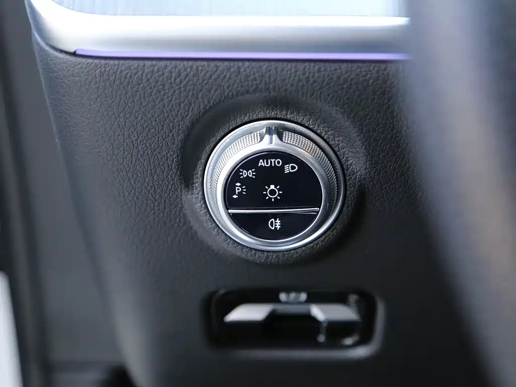 Mercedes-Benz C-Class 2024 — фото 15