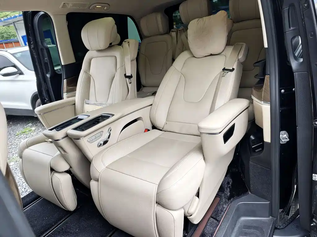 Mercedes-Benz V-Class 2023 — фото 3