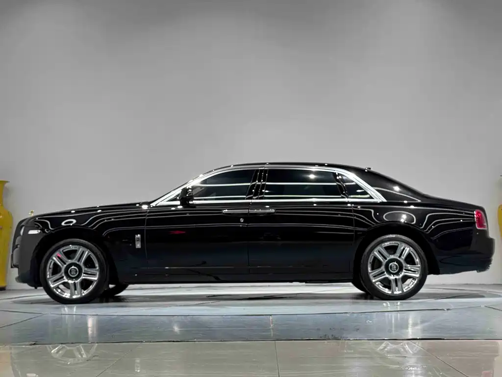 Rolls-Royce Ghost 2018 — фото 24