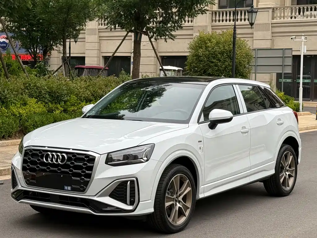 Audi Q2L 2024 — фото 1