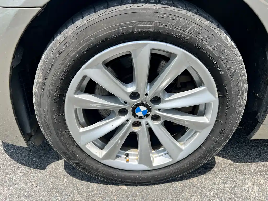 BMW 5 Series 2011 — фото 22