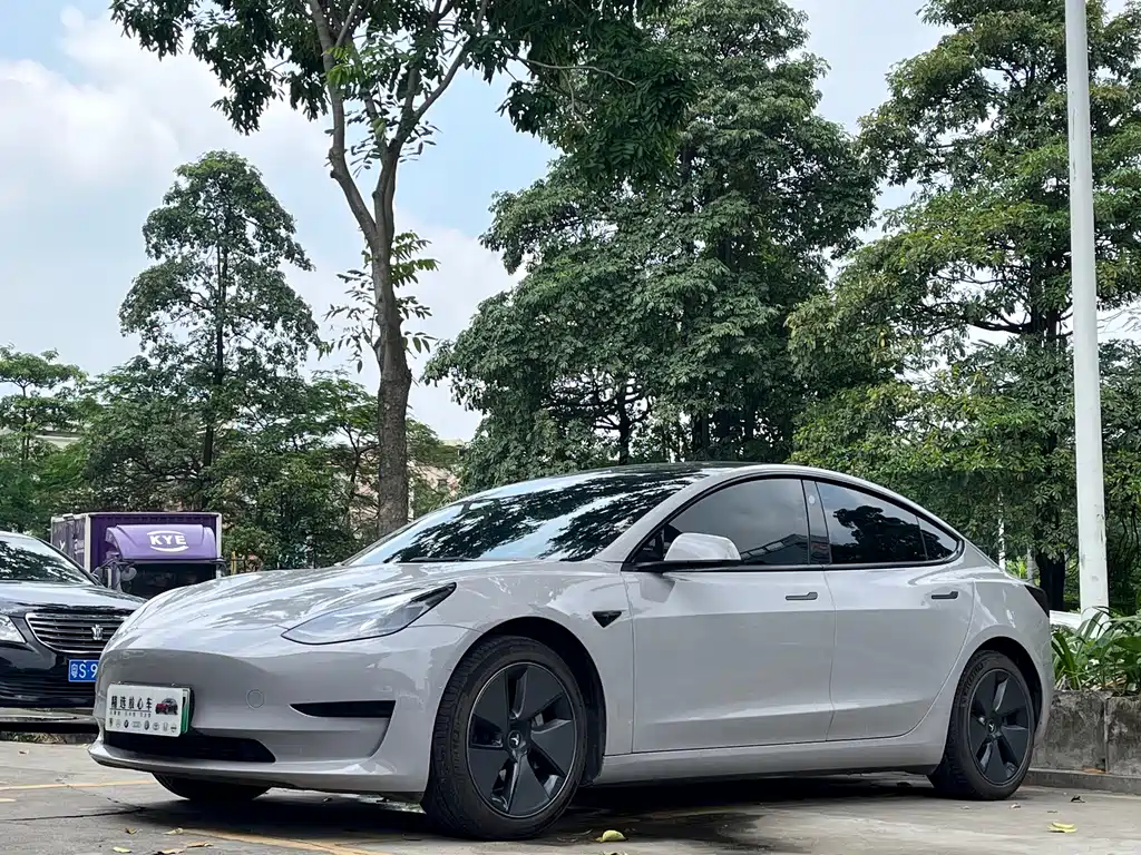 Tesla Model 3 2023 — фото 1