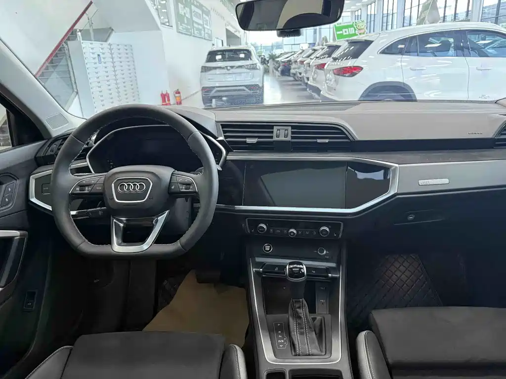 Audi Q3 2023 — фото 14