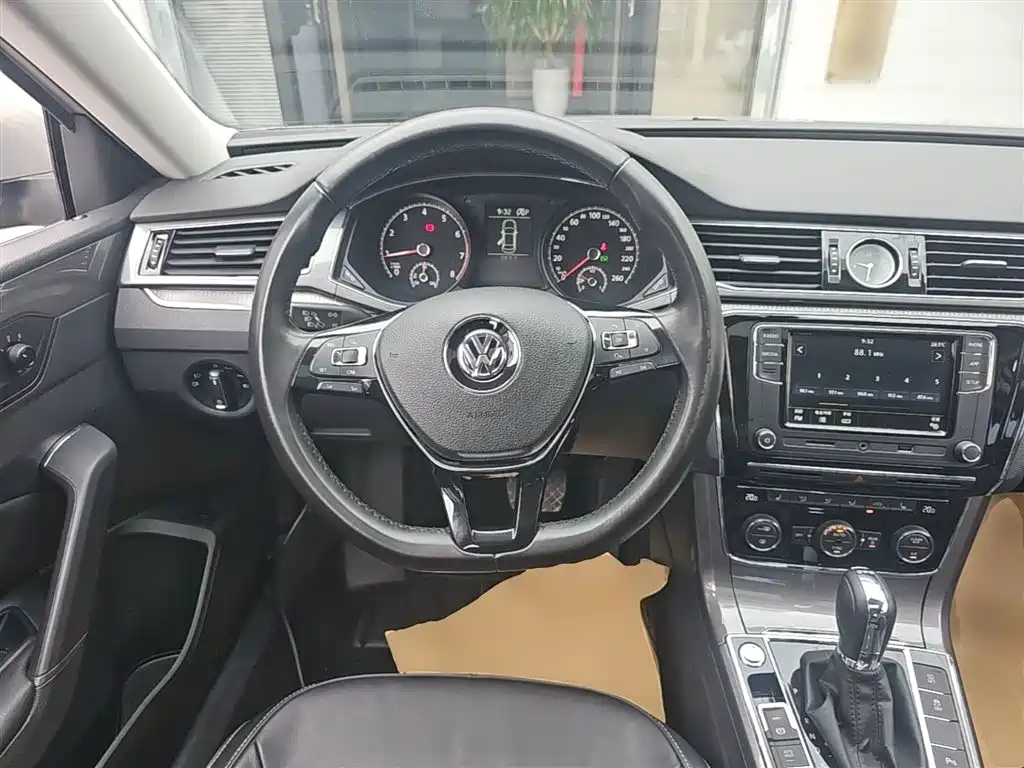 Volkswagen Passat 2018 — фото 11