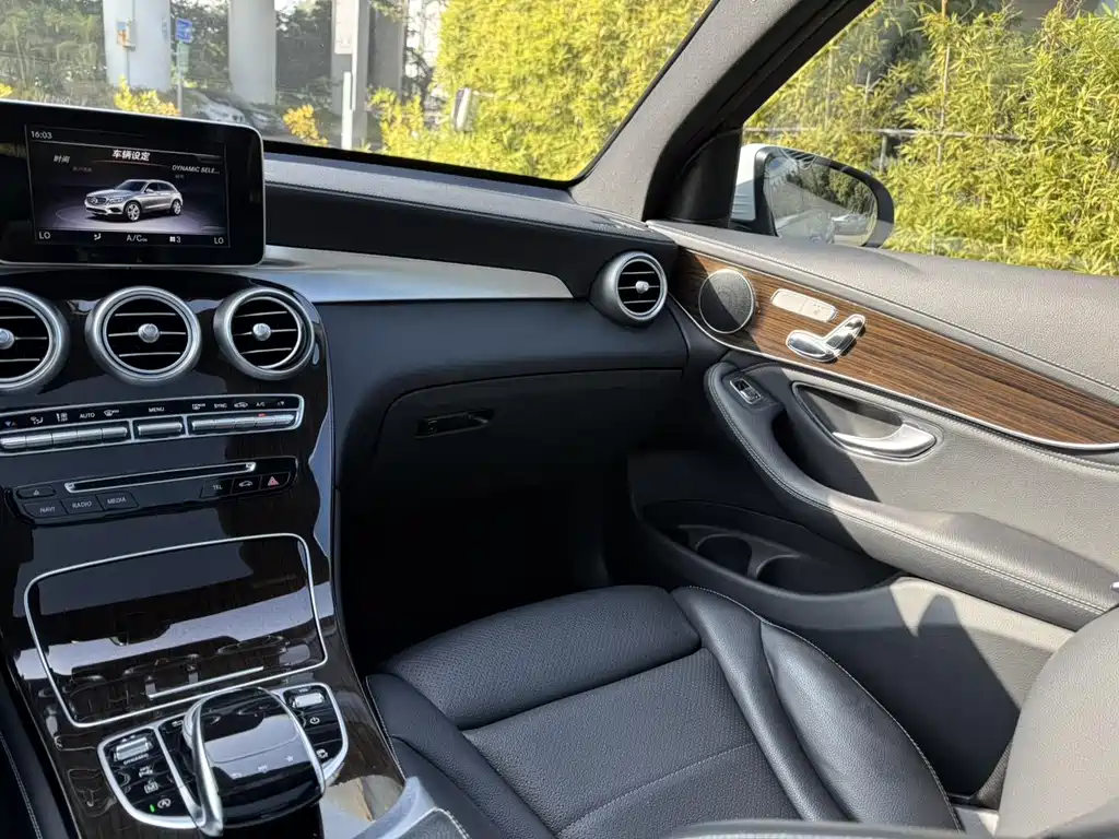 Mercedes-Benz GLC 2018 — фото 14