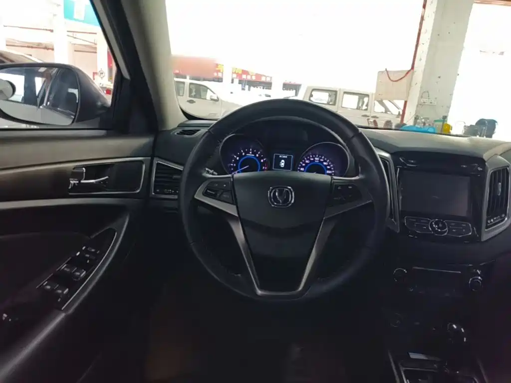 Changan Eado XT 2017 — фото 11