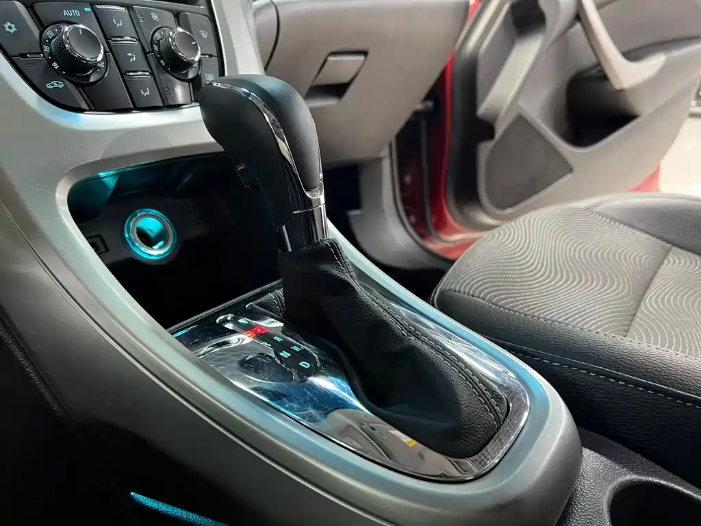 Buick Excelle 2015 — фото 11