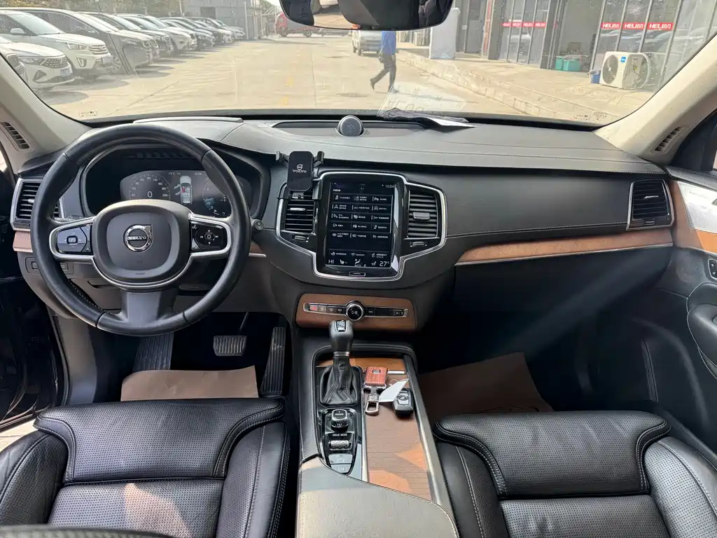Volvo XC90 2017 — фото 11