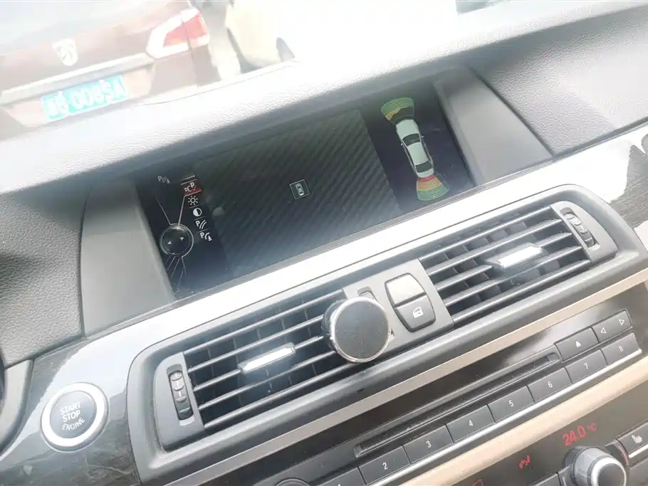 BMW 5 Series 2012 — фото 13